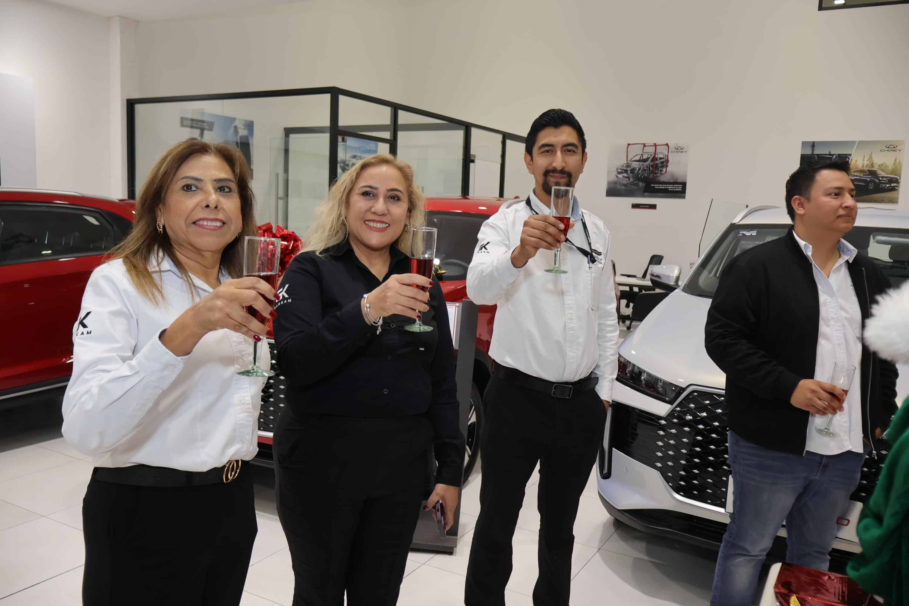 Grupo KAMAR celebra la unidad familiar con canastas navide&ntilde;as