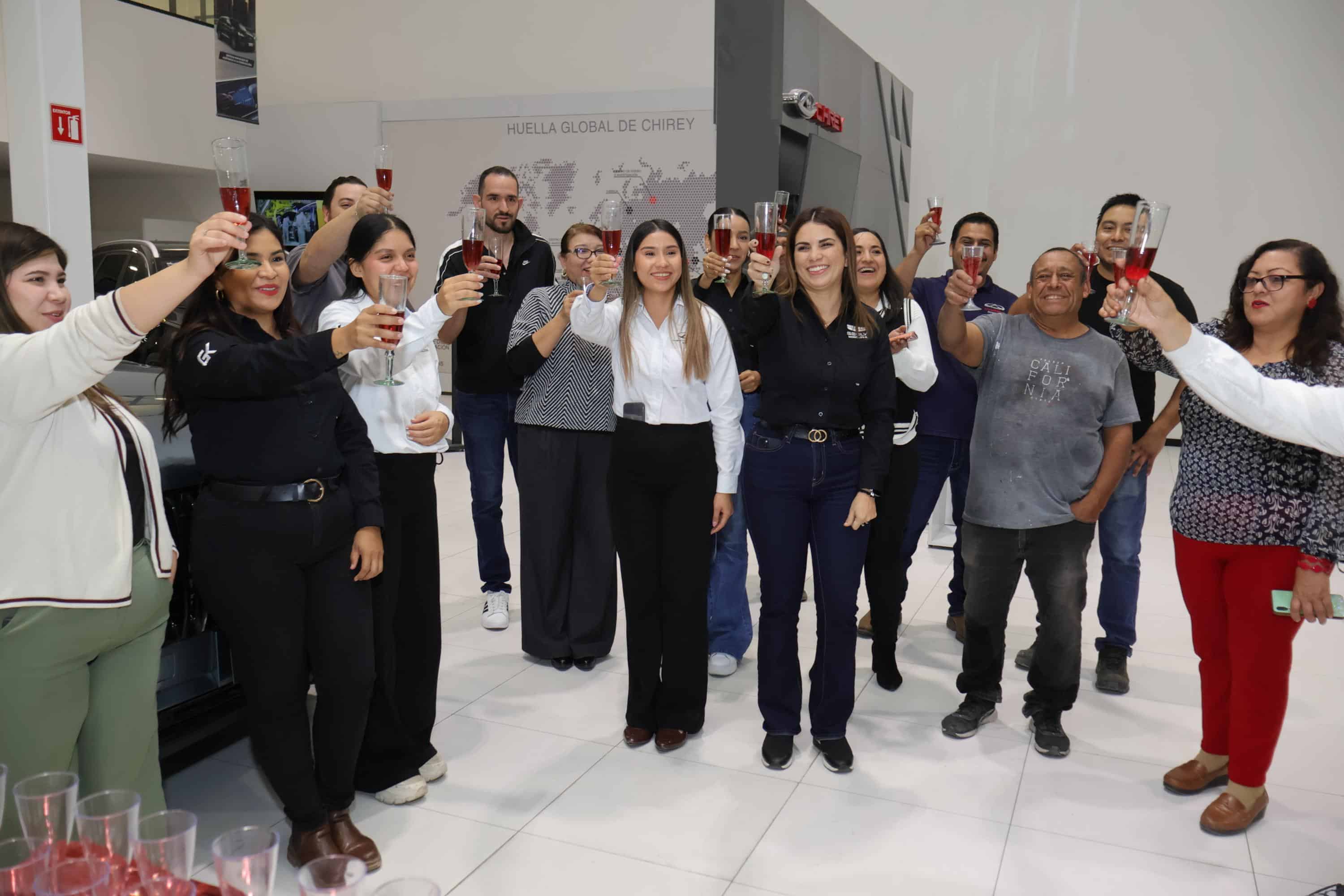 Grupo KAMAR celebra la unidad familiar con canastas navide&ntilde;as