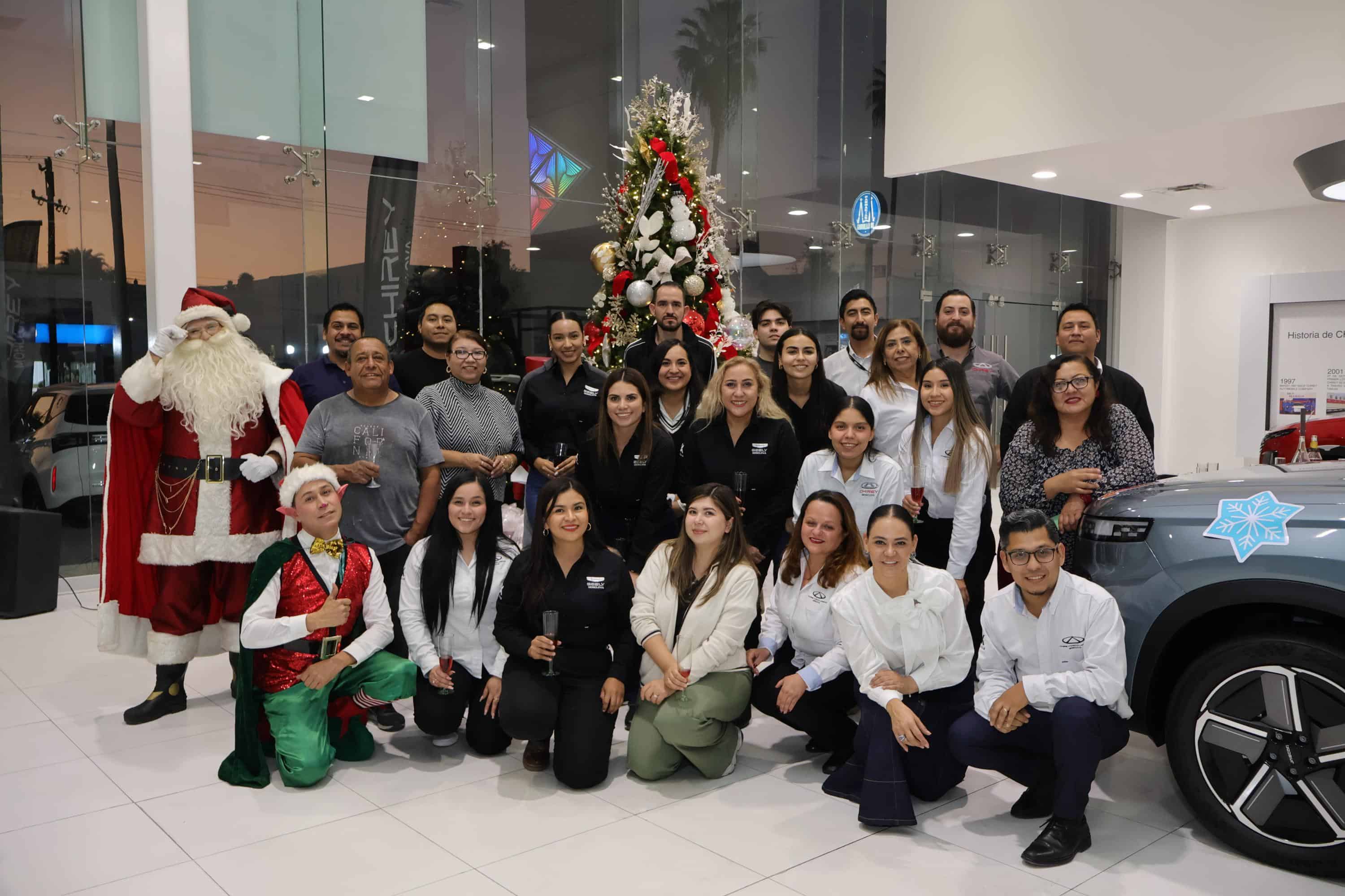 Grupo KAMAR celebra la unidad familiar con canastas navide&ntilde;as