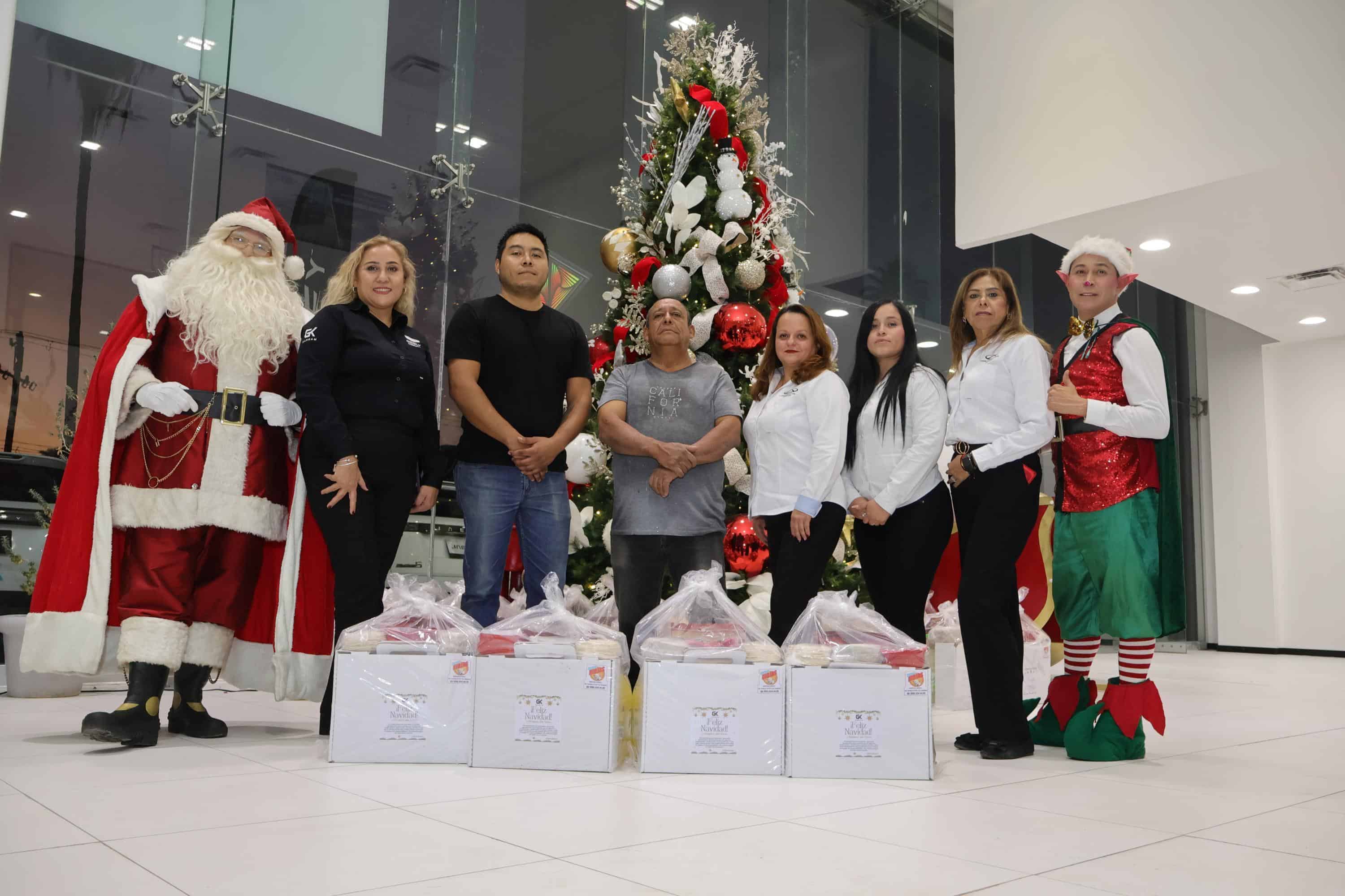 Grupo KAMAR celebra la unidad familiar con canastas navide&ntilde;as