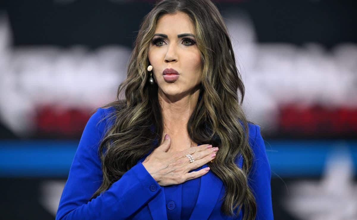 Kristi Noem anuncia apoyo econ&oacute;mico para autodeportaci&oacute;n de migrantes