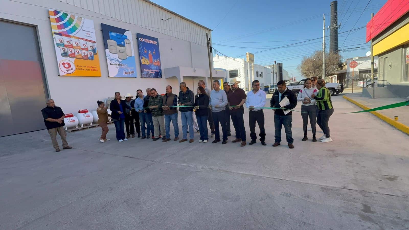 Oscar R&iacute;os entrega pavimentaci&oacute;n en Nueva Rosita: 804 mil pesos invertidos