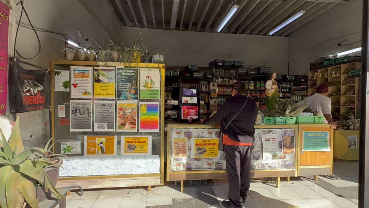 Polvo de oro y amuletos: la esperanza se vende en el Centro de Monclova