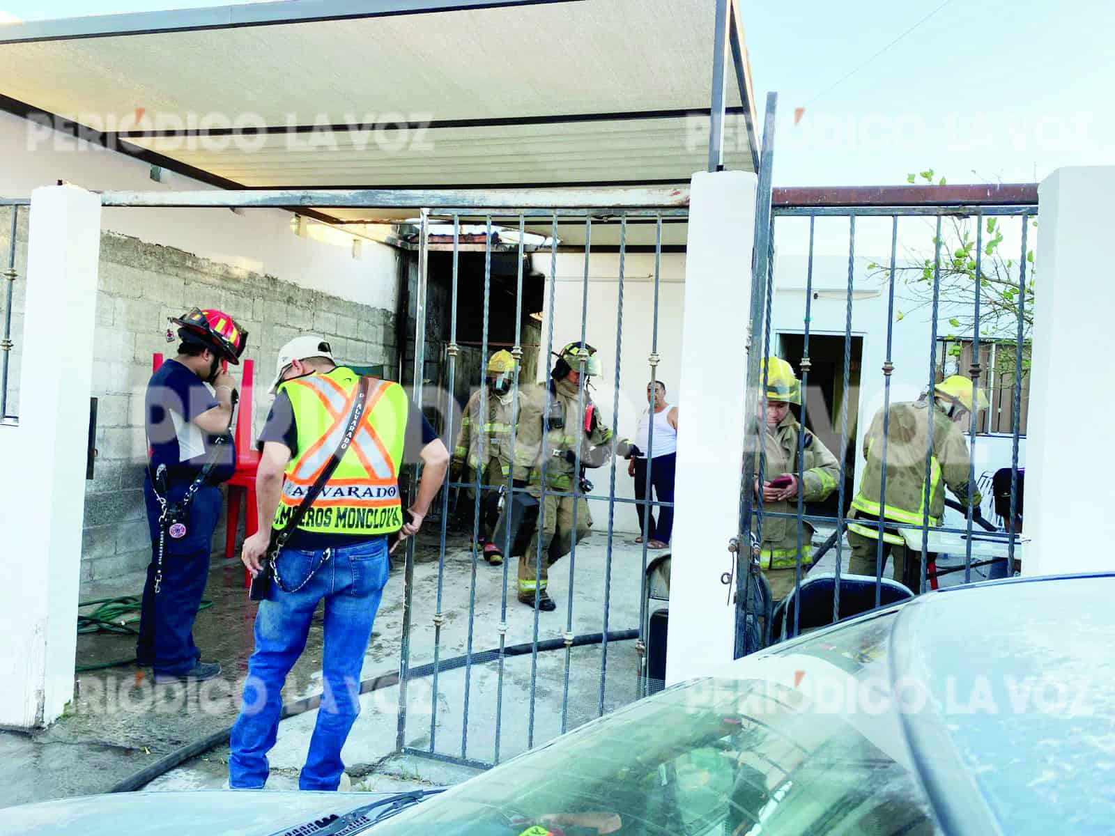Protecci&oacute;n Civil controla incendio en Monclova por veladora encendida