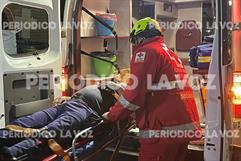 Conductor se queda dormido y sufre volcadura en el Distribuidor Vial El Sarape