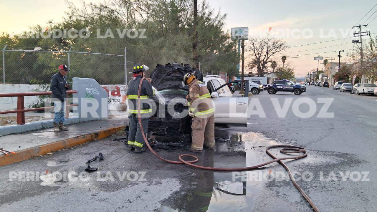 Camioneta Chevrolet Acadia se incendia en Ciudad Frontera, solo da&ntilde;os materiales