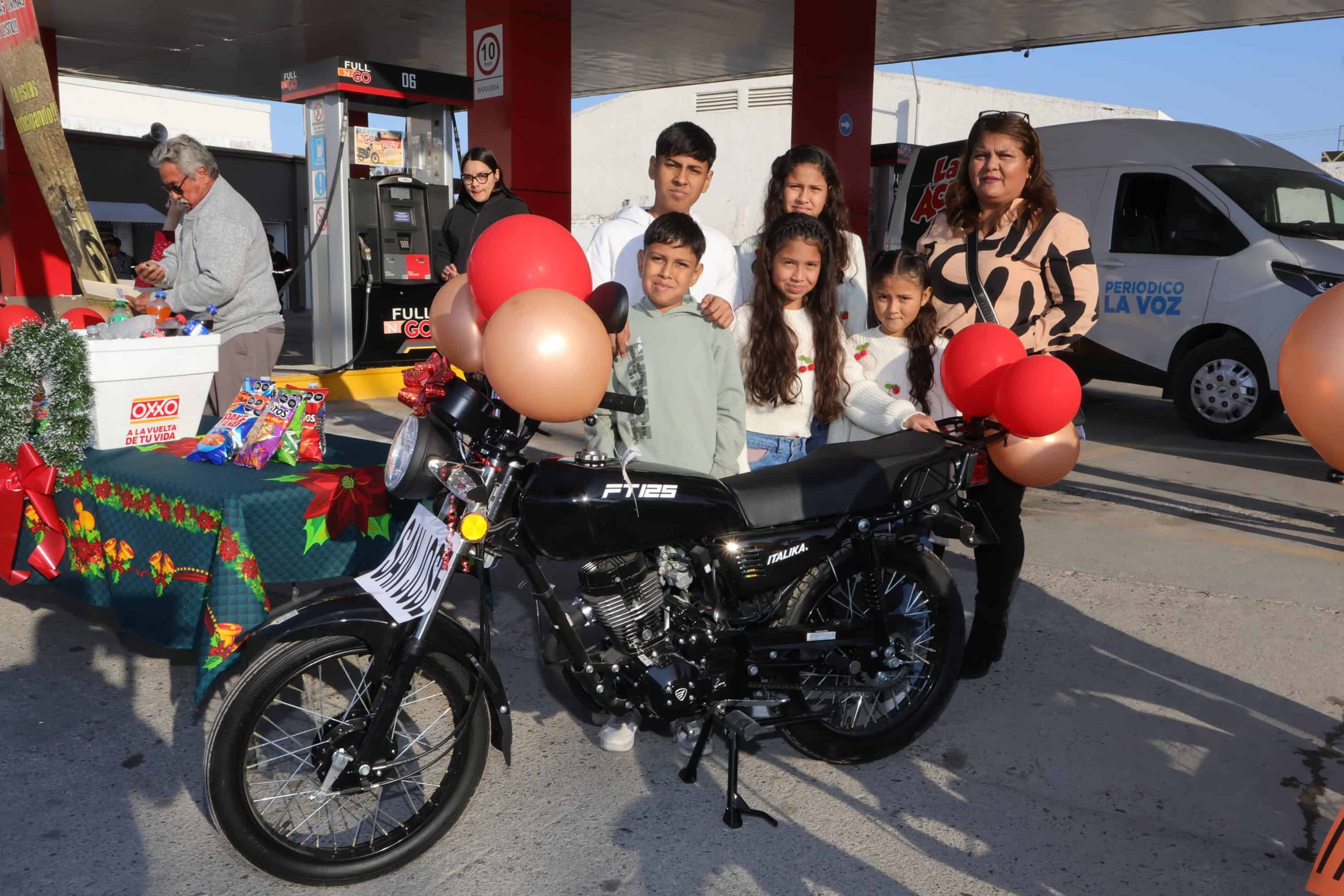 Ganadores del sorteo de Gasolineras Full N Go celebran en Madero