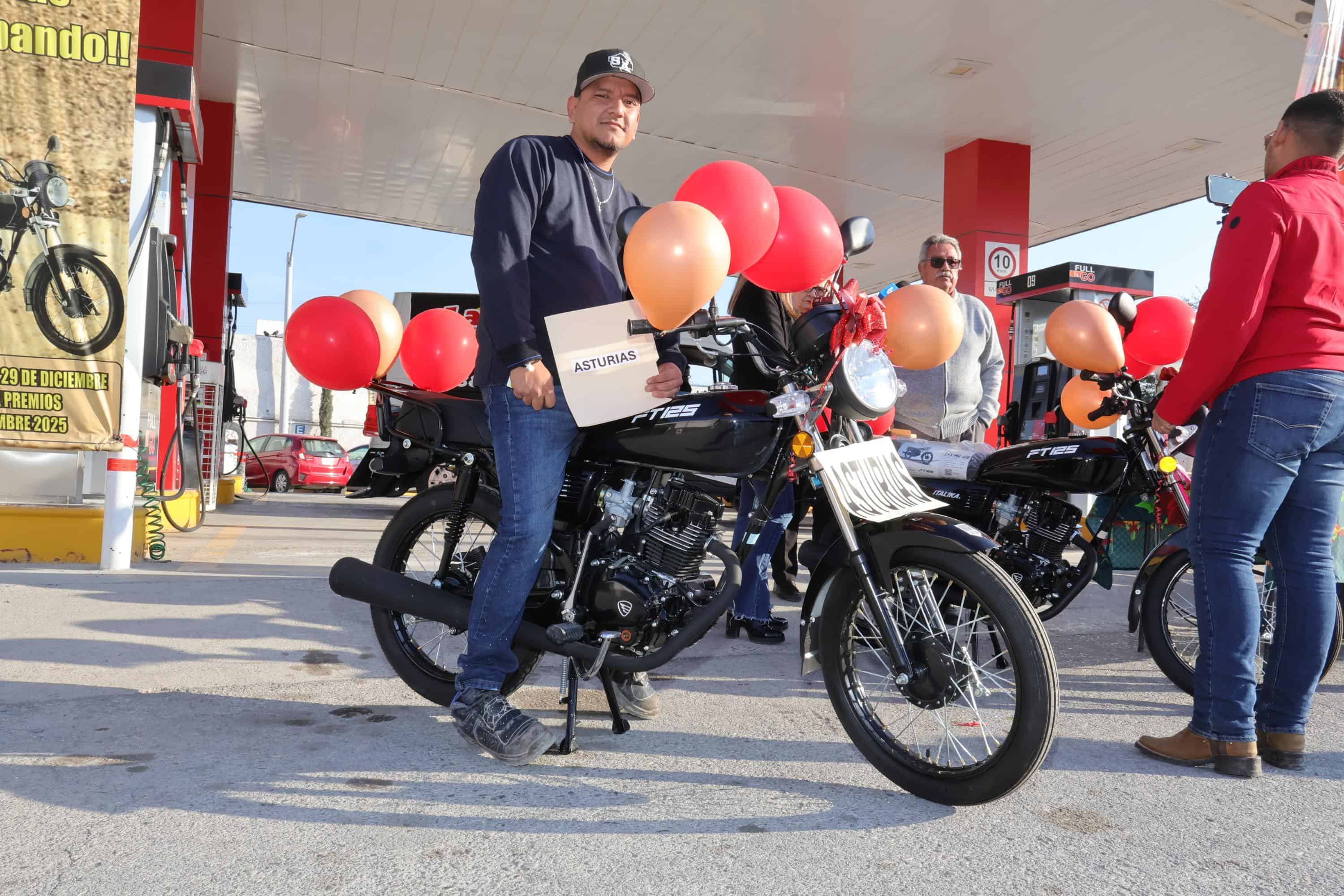 Ganadores del sorteo de Gasolineras Full N Go celebran en Madero