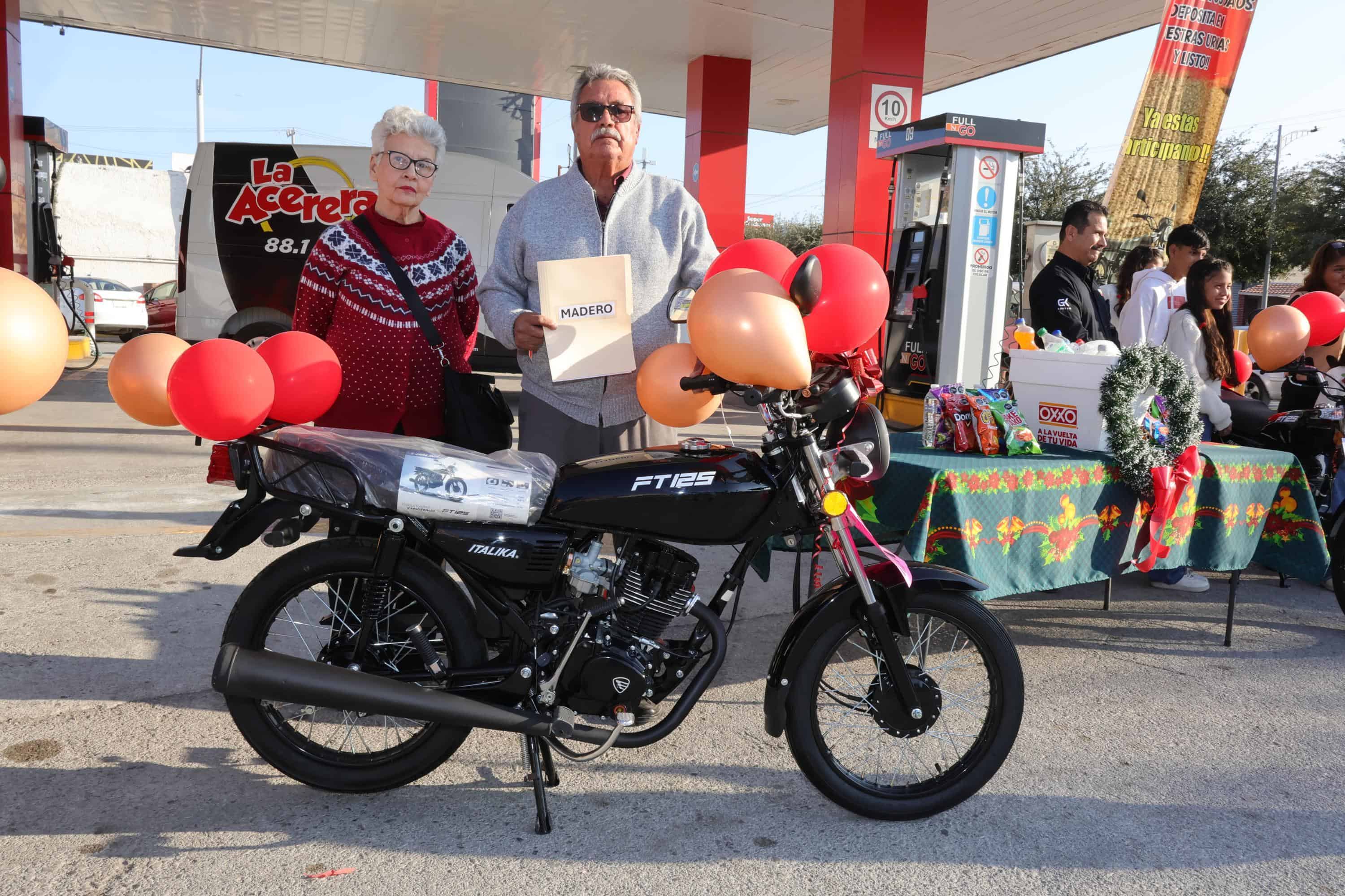 Ganadores del sorteo de Gasolineras Full N Go celebran en Madero