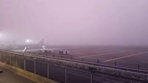 Aterrizajes en AICM suspendidos por neblina: precauciones en vialidades