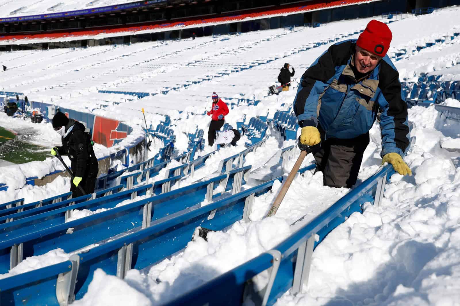 Buffalo Bills piden apoyo a Bills Mafia para limpiar nieve en el estadio
