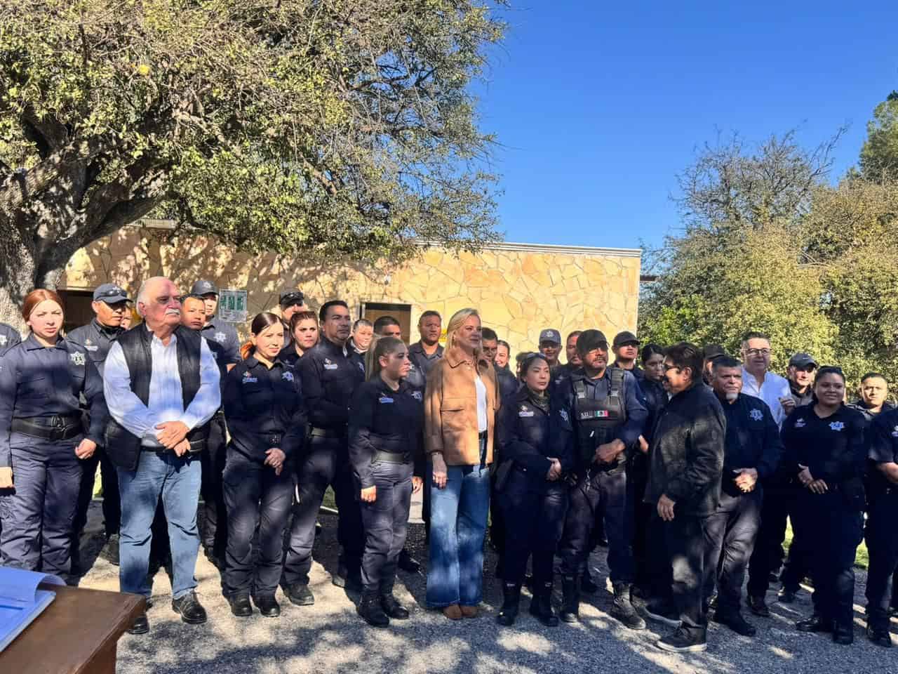 Laura Jim&eacute;nez refuerza la seguridad p&uacute;blica en M&uacute;zquiz: entrega patrullas nuevas