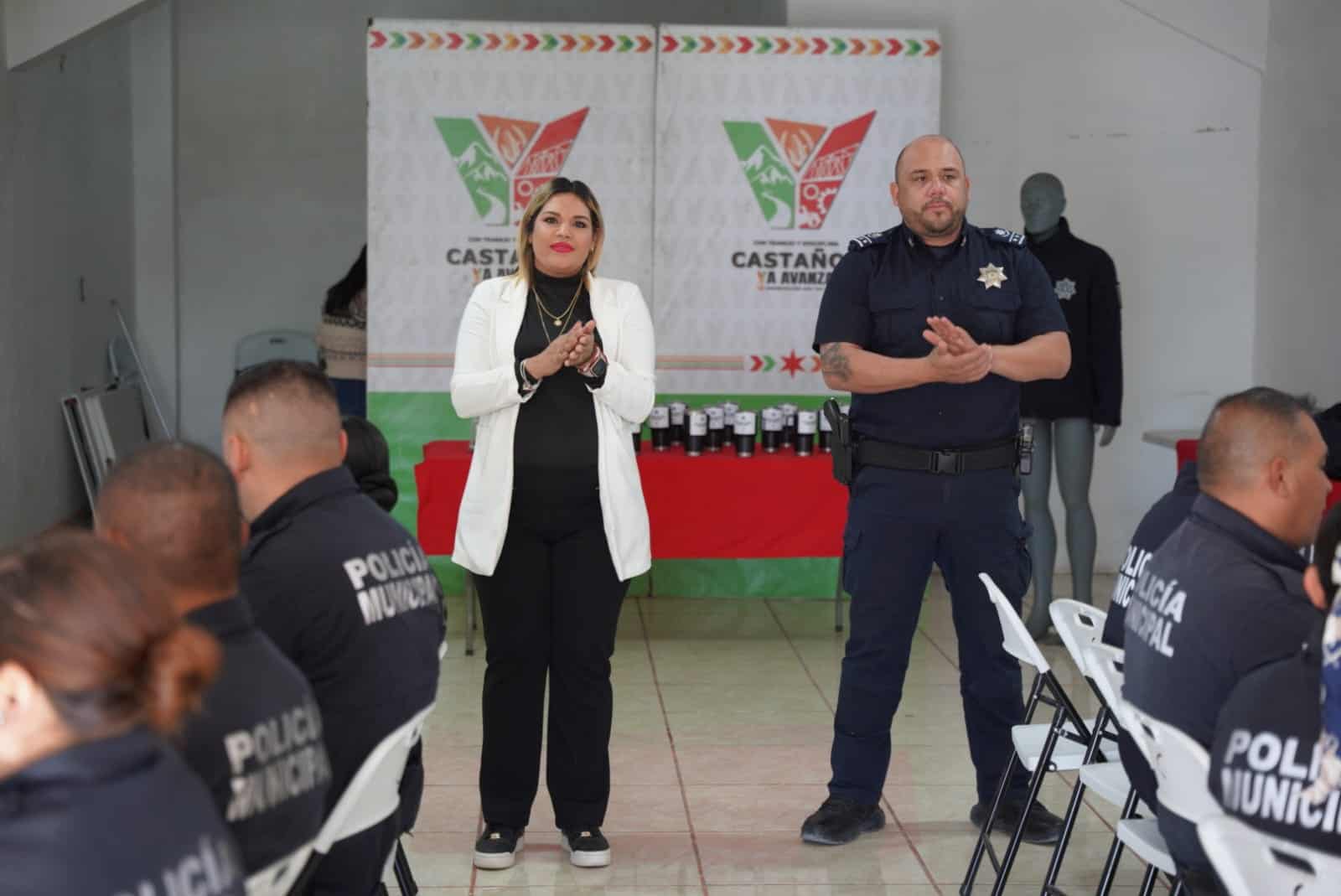 Yesica Sifuentes reconoce a polic&iacute;as en Casta&ntilde;os por su valent&iacute;a