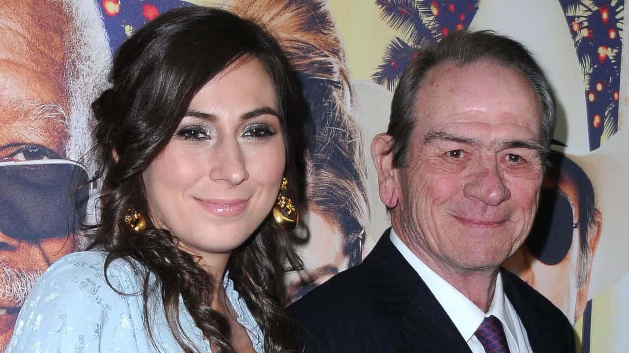 Tommy Lee Jones y su familia se pronuncian tras la muerte de su hija Victoria