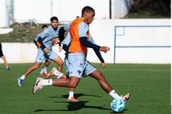 Víctor Guzmán se suma a bajas de Rayados en Guadalajara