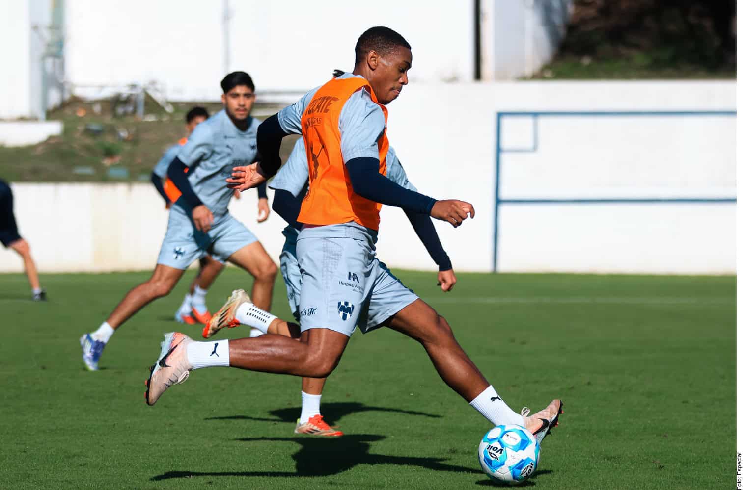 V&iacute;ctor Guzm&aacute;n se suma a bajas de Rayados en Guadalajara