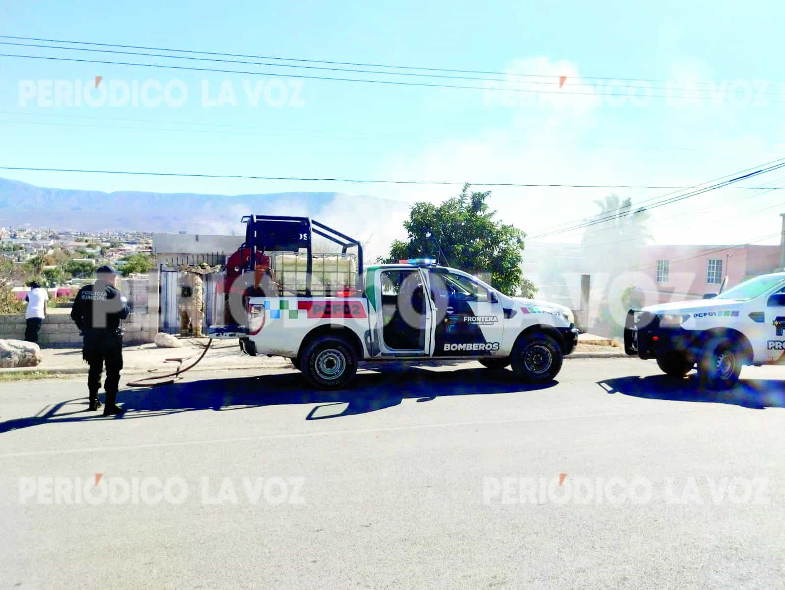Fuego en casa moviliza a cuerpos de emergencia en Frontera