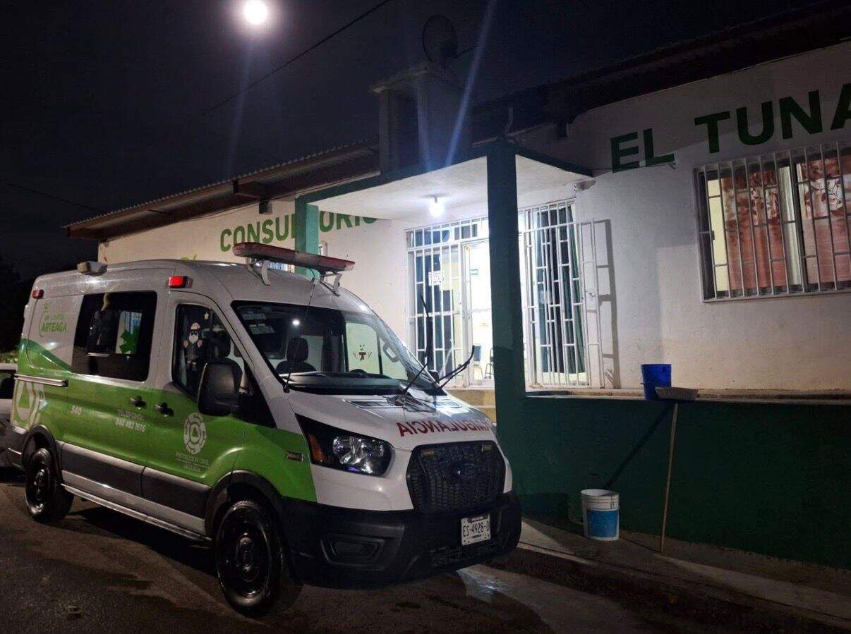 Joven da a luz en ambulancia durante traslado a hospital en Arteaga