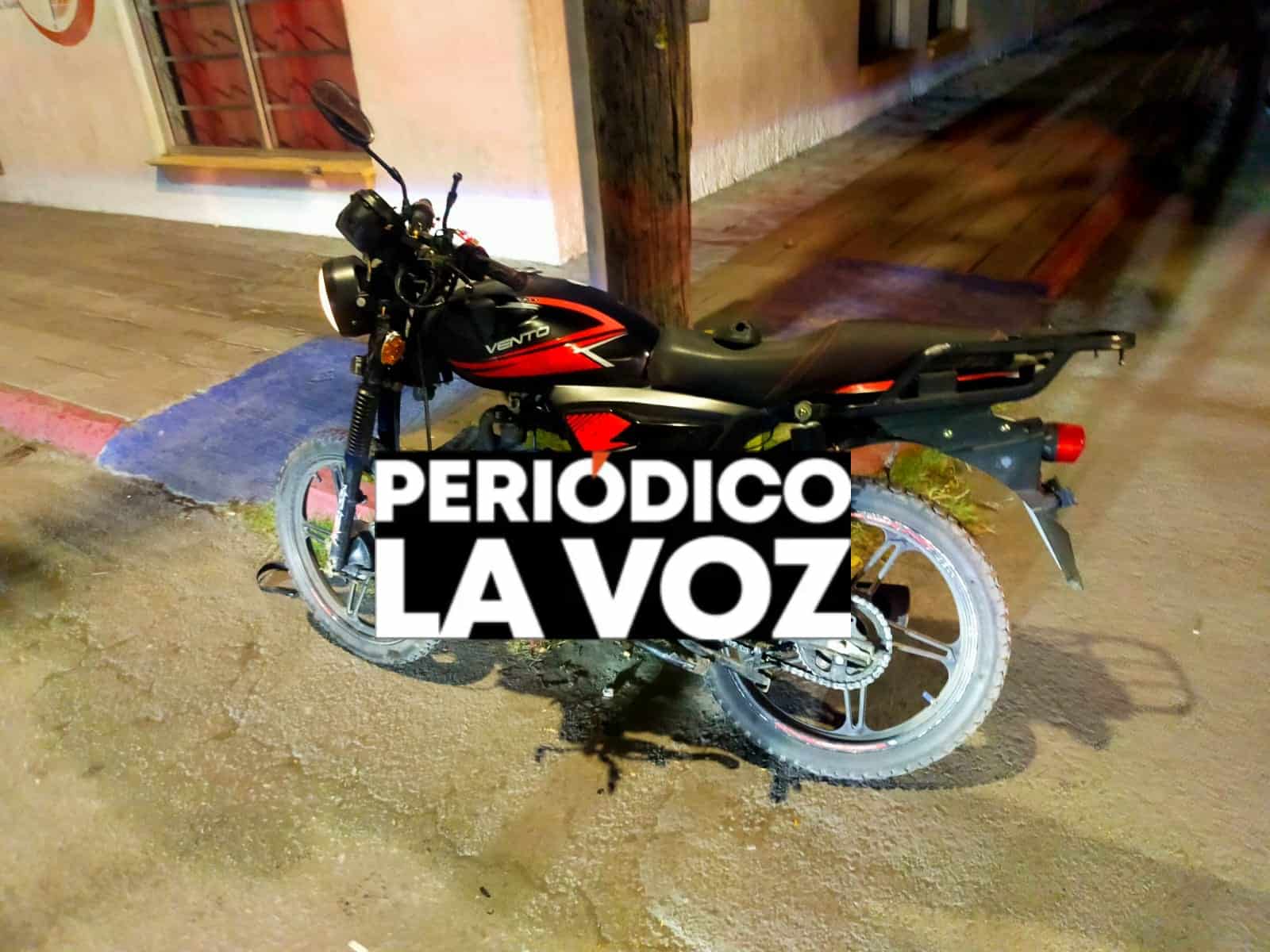 Estampa moto en autom&oacute;vil