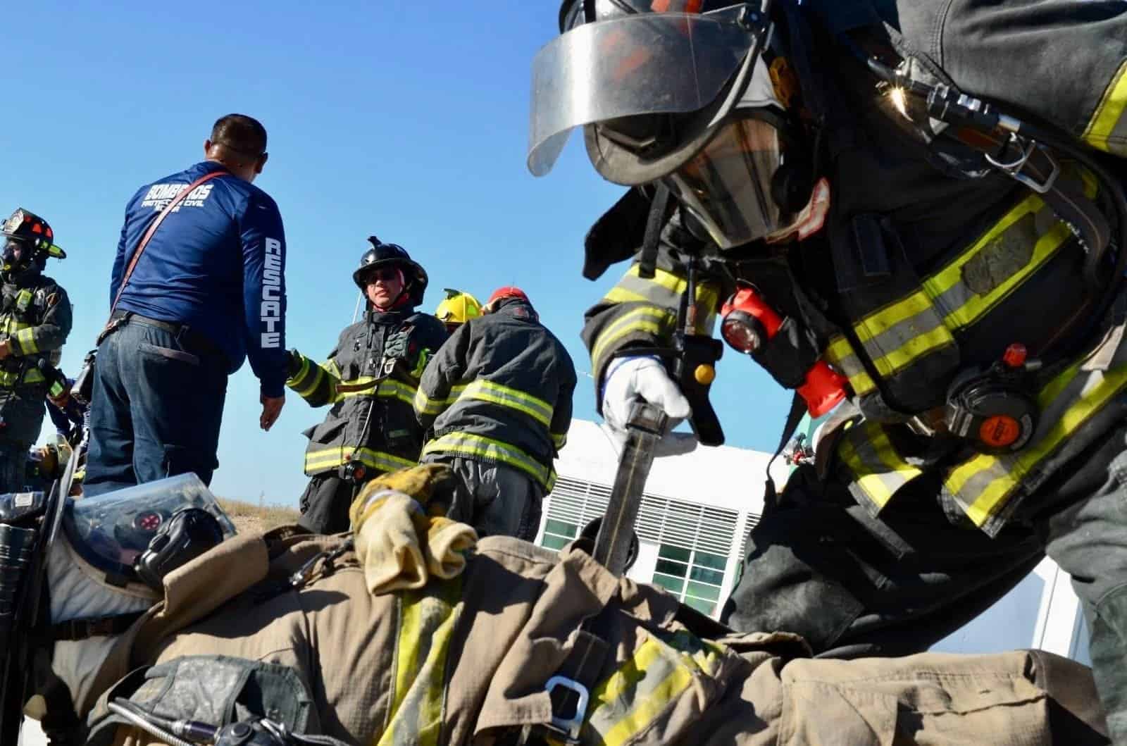 Carlos Villarreal impulsa capacitaci&oacute;n de Bomberos de Monclova en Acu&ntilde;a