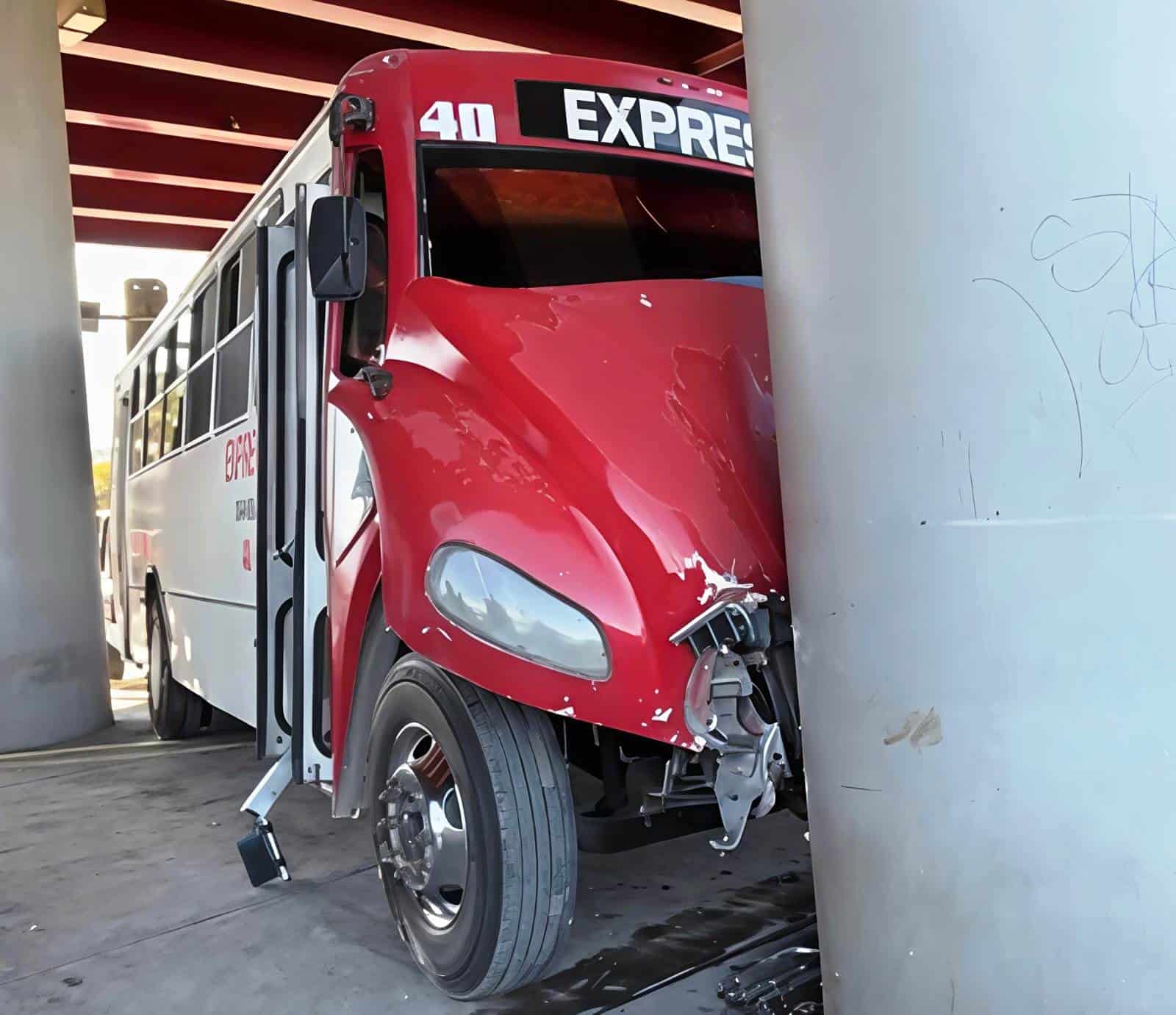 Accidente de cami&oacute;n de Ruta Express en Saltillo: sin lesionados
