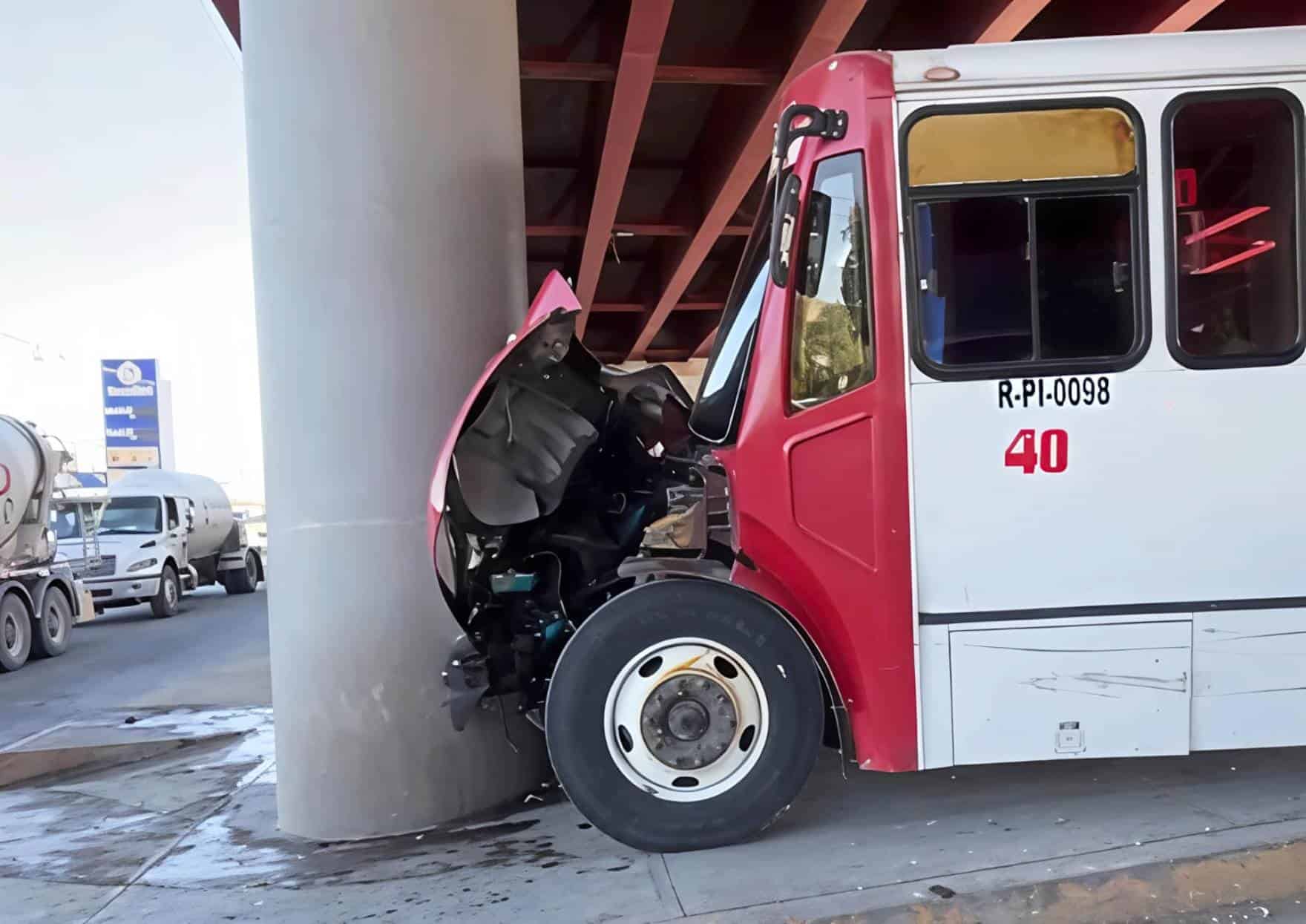 Accidente de cami&oacute;n de Ruta Express en Saltillo: sin lesionados