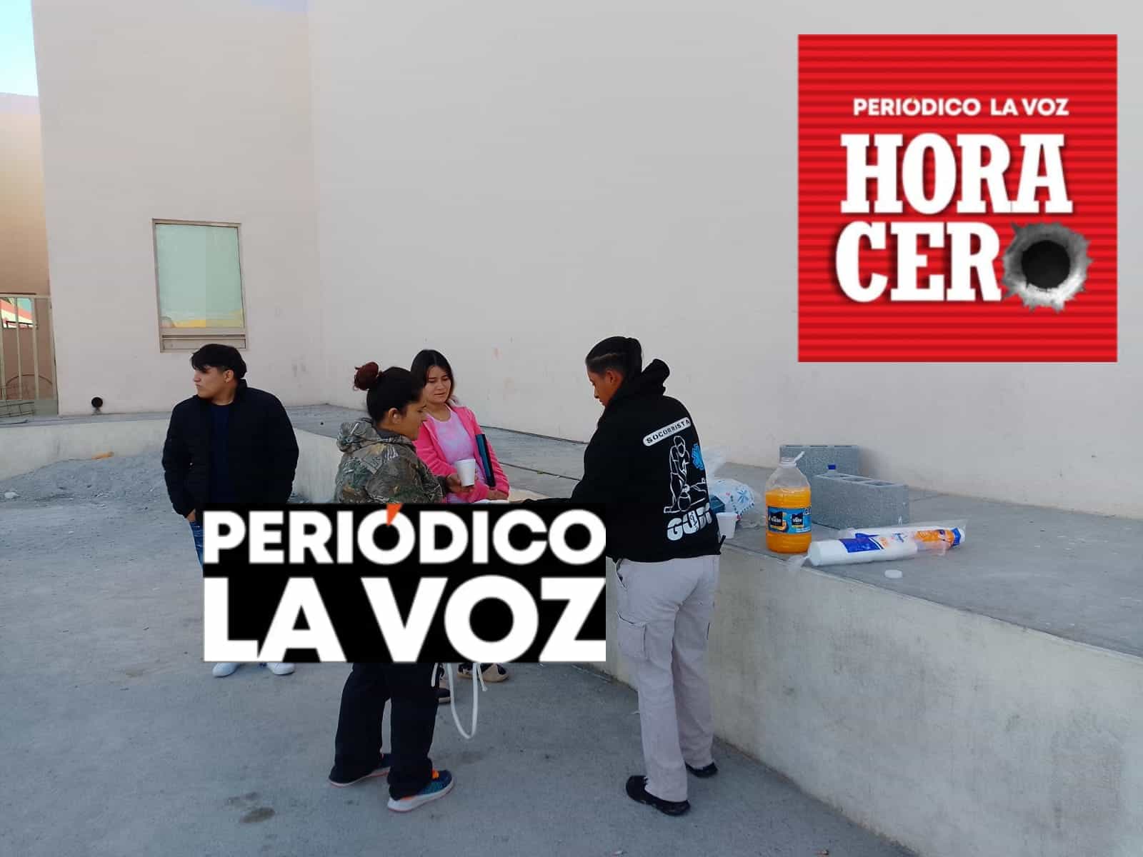 Socorristas de Coahuila brindan alimento a familiares en Monclova