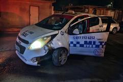 Taxista José Acuña sufre accidente al impactar luminaria en Ciudad Acuña