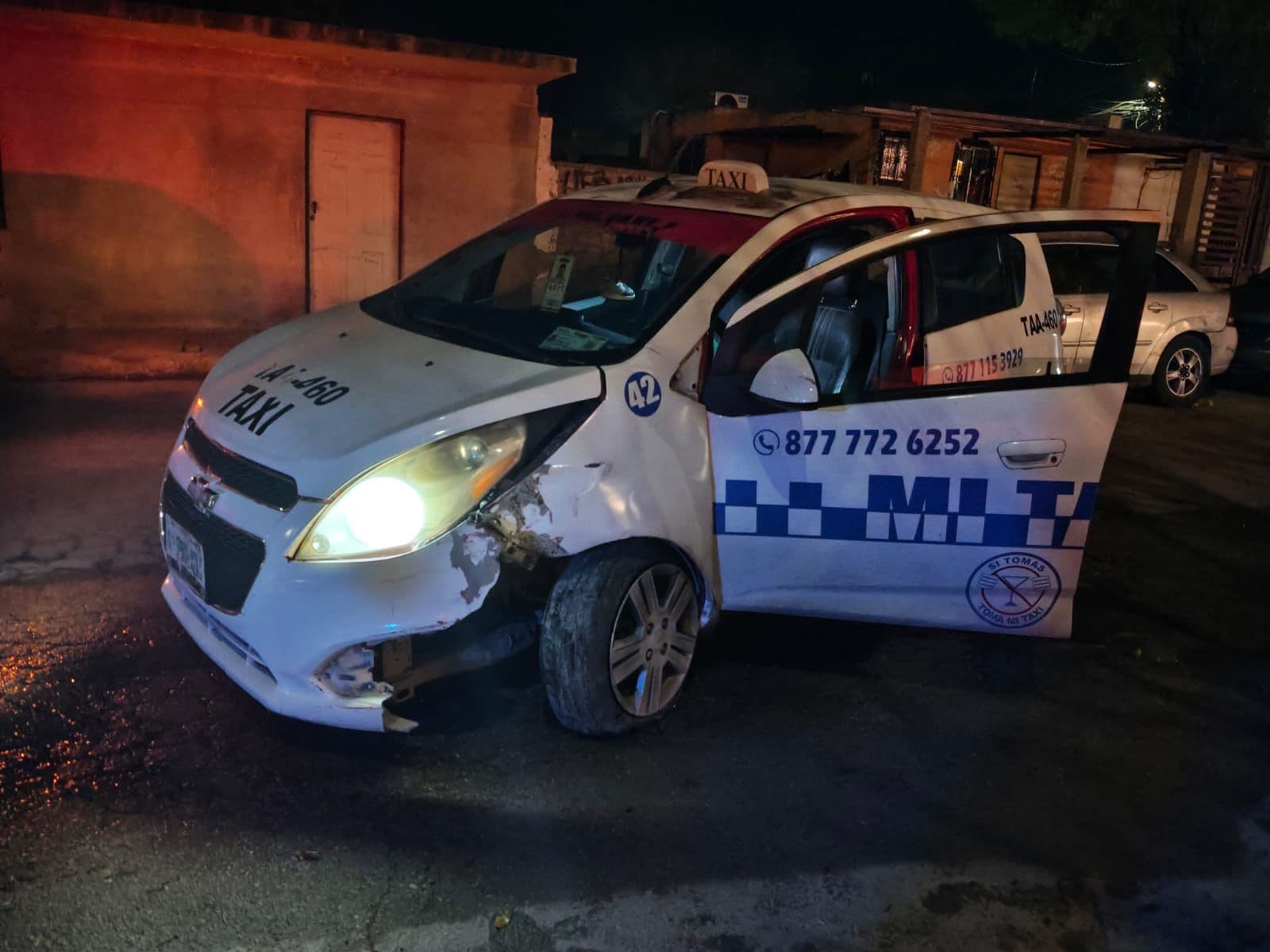 Taxista Jos&eacute; Acu&ntilde;a sufre accidente al impactar luminaria en Ciudad Acu&ntilde;a