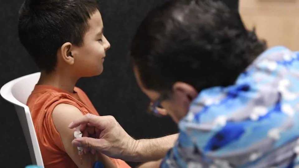 Donald Trump firma orden ejecutiva que proh&iacute;be vacunas infantiles