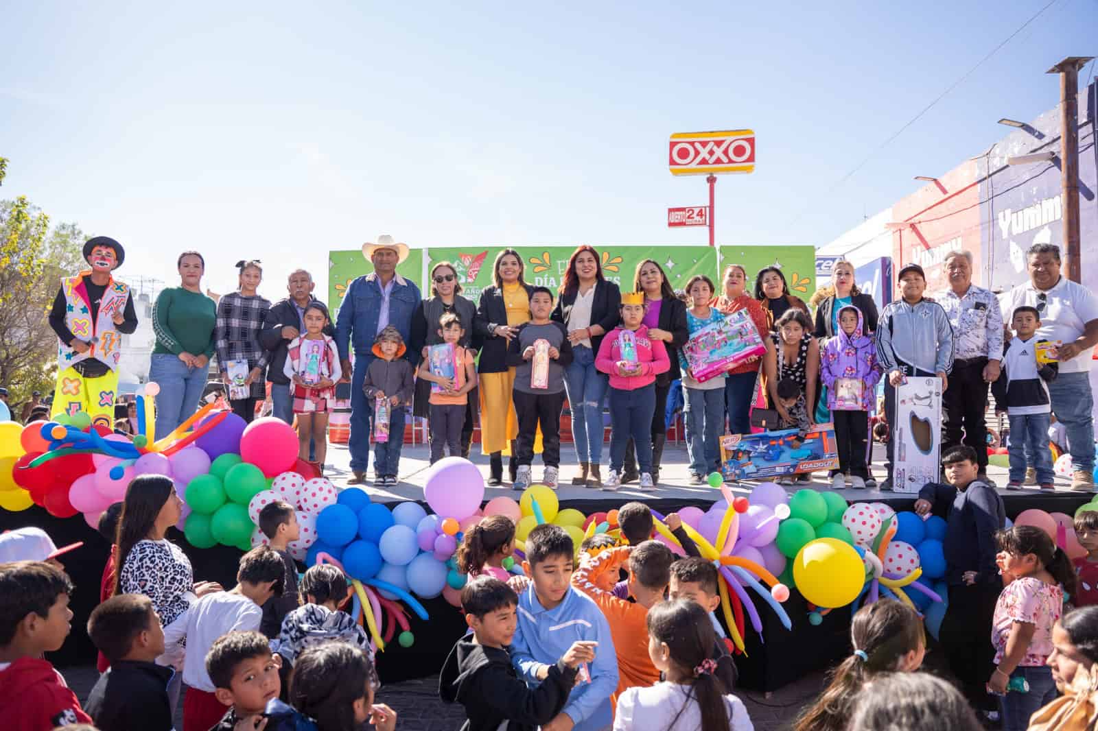Casta&ntilde;os celebra el D&iacute;a de Reyes: Yesica Sifuentes entrega regalos