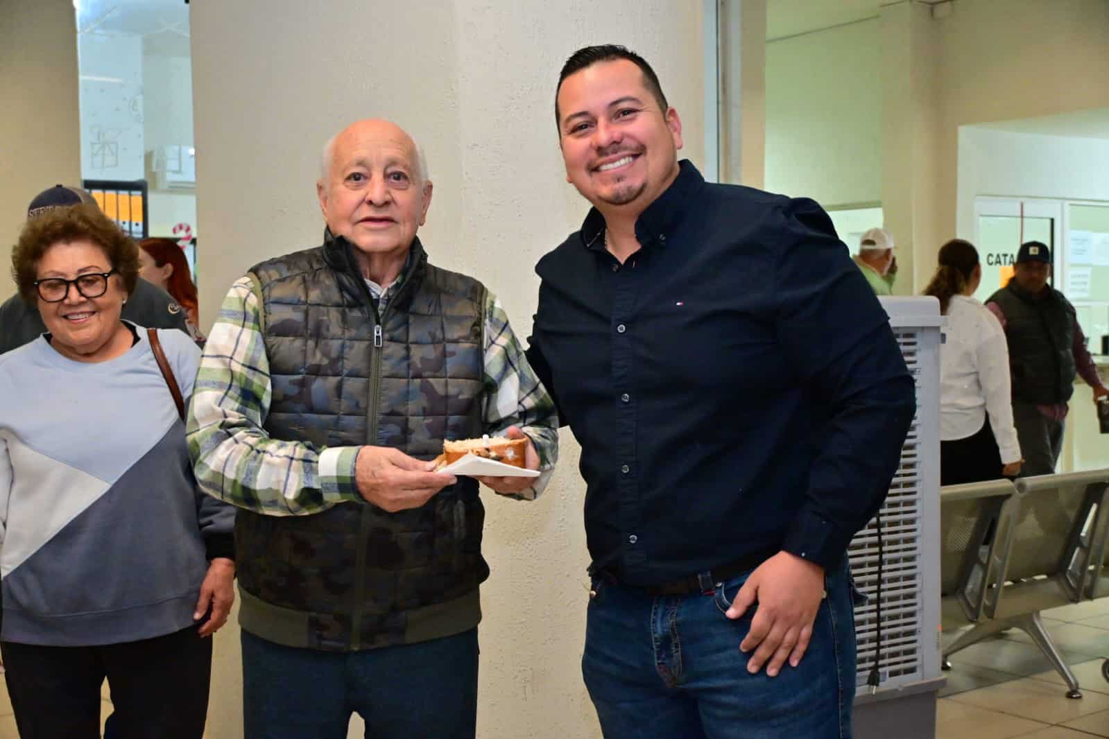 Javier Flores celebra Reyes Magos con contribuyentes en San Buenaventura