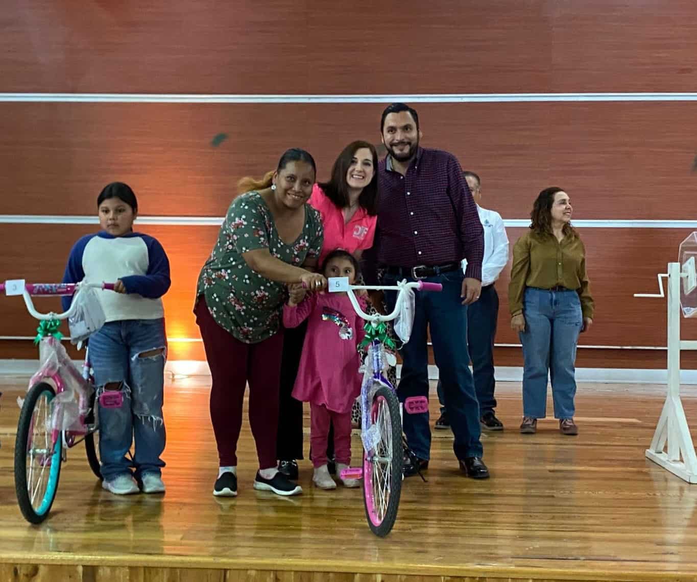 Carlos Villarreal celebra el D&iacute;a de Reyes en el sector oriente: familias disfrutan del festejo