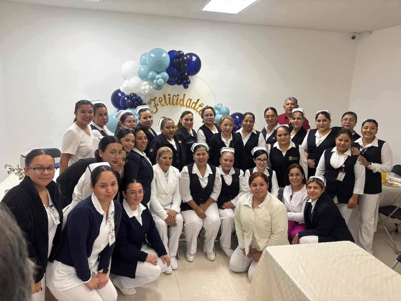 Flor Estela Garc&iacute;a recibe homenaje en el D&iacute;a del Enfermero en Monclova