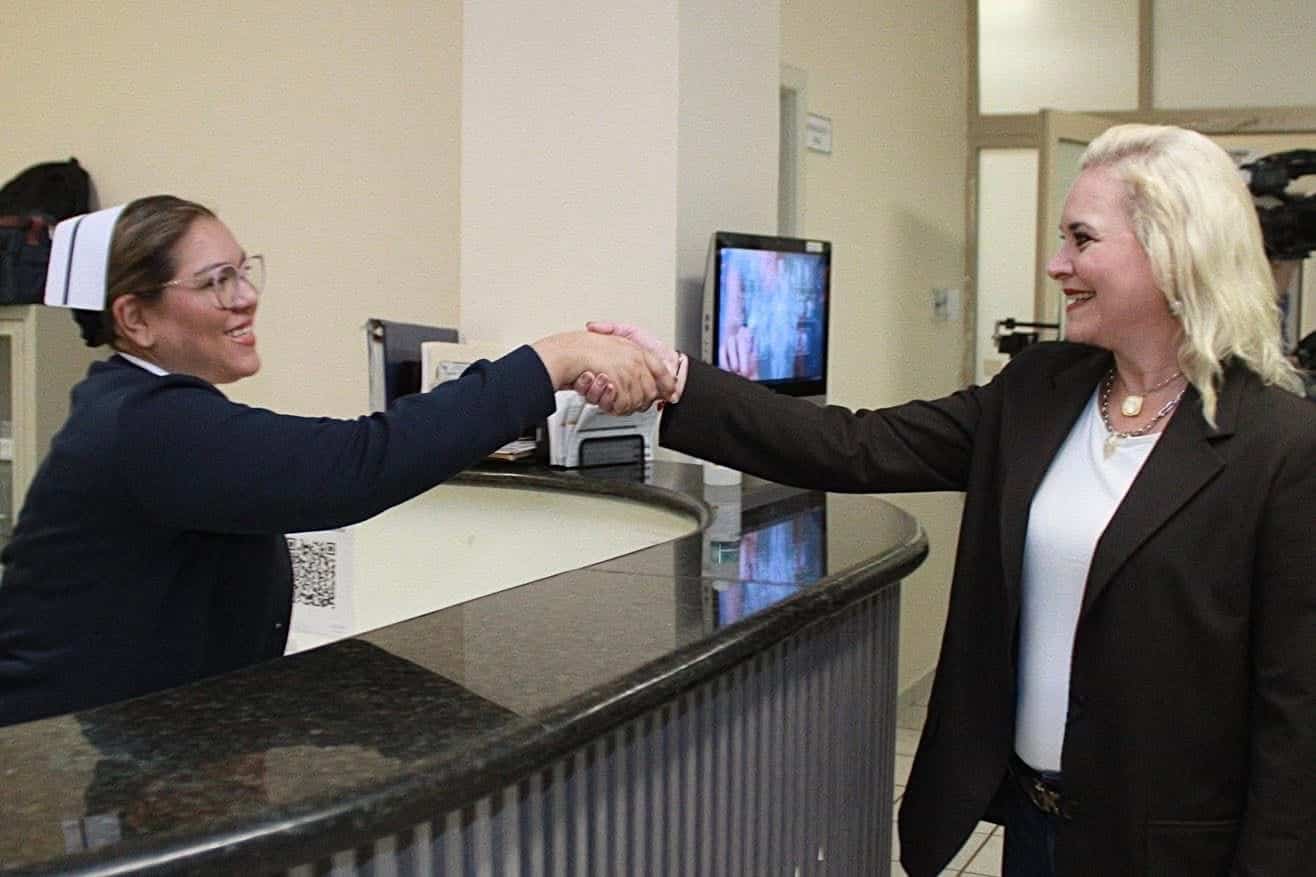 Laura Jim&eacute;nez reconoce a enfermeros en M&uacute;zquiz por su labor