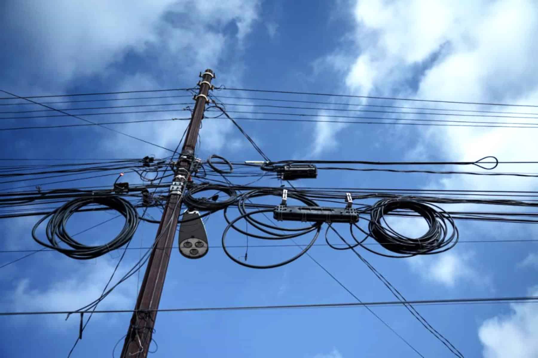 Gobierno de Saltillo retira m&aacute;s de 13 mil metros de cableado en Zona Centro