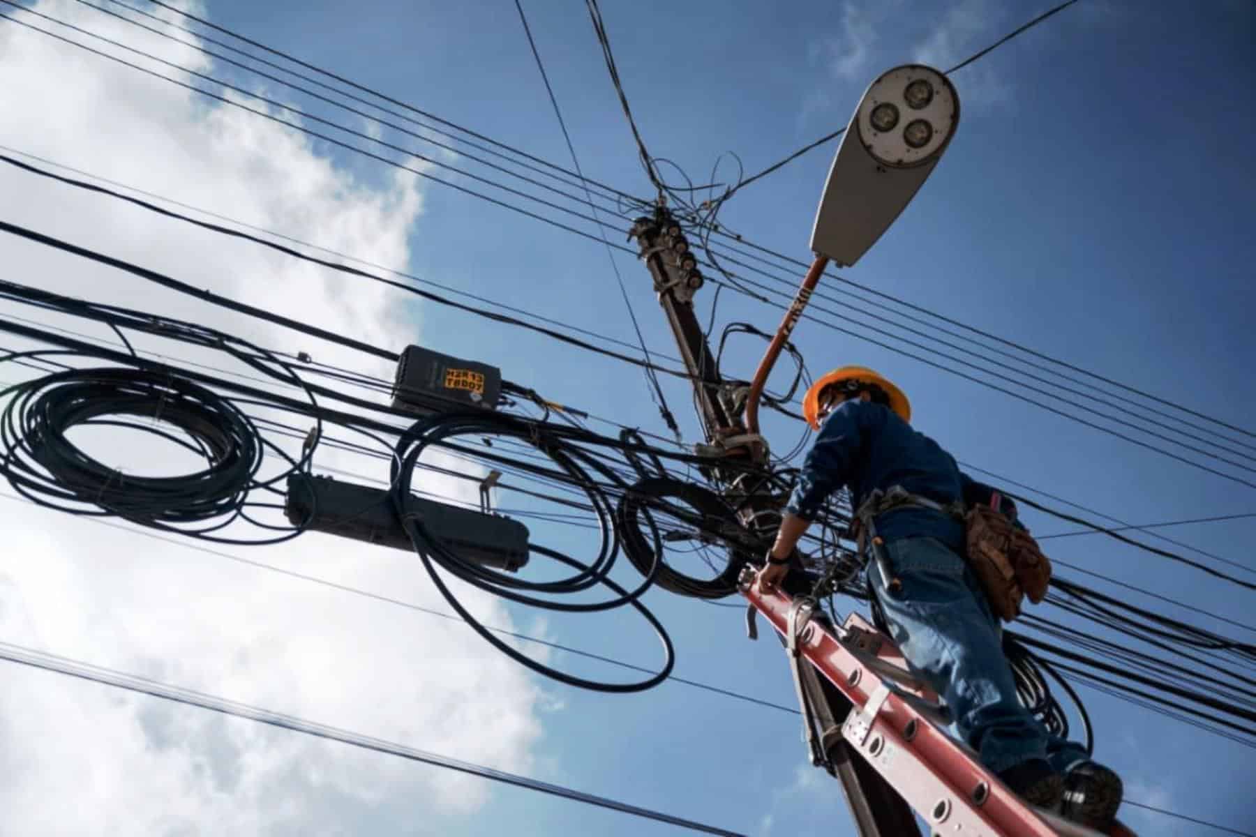 Gobierno de Saltillo retira m&aacute;s de 13 mil metros de cableado en Zona Centro