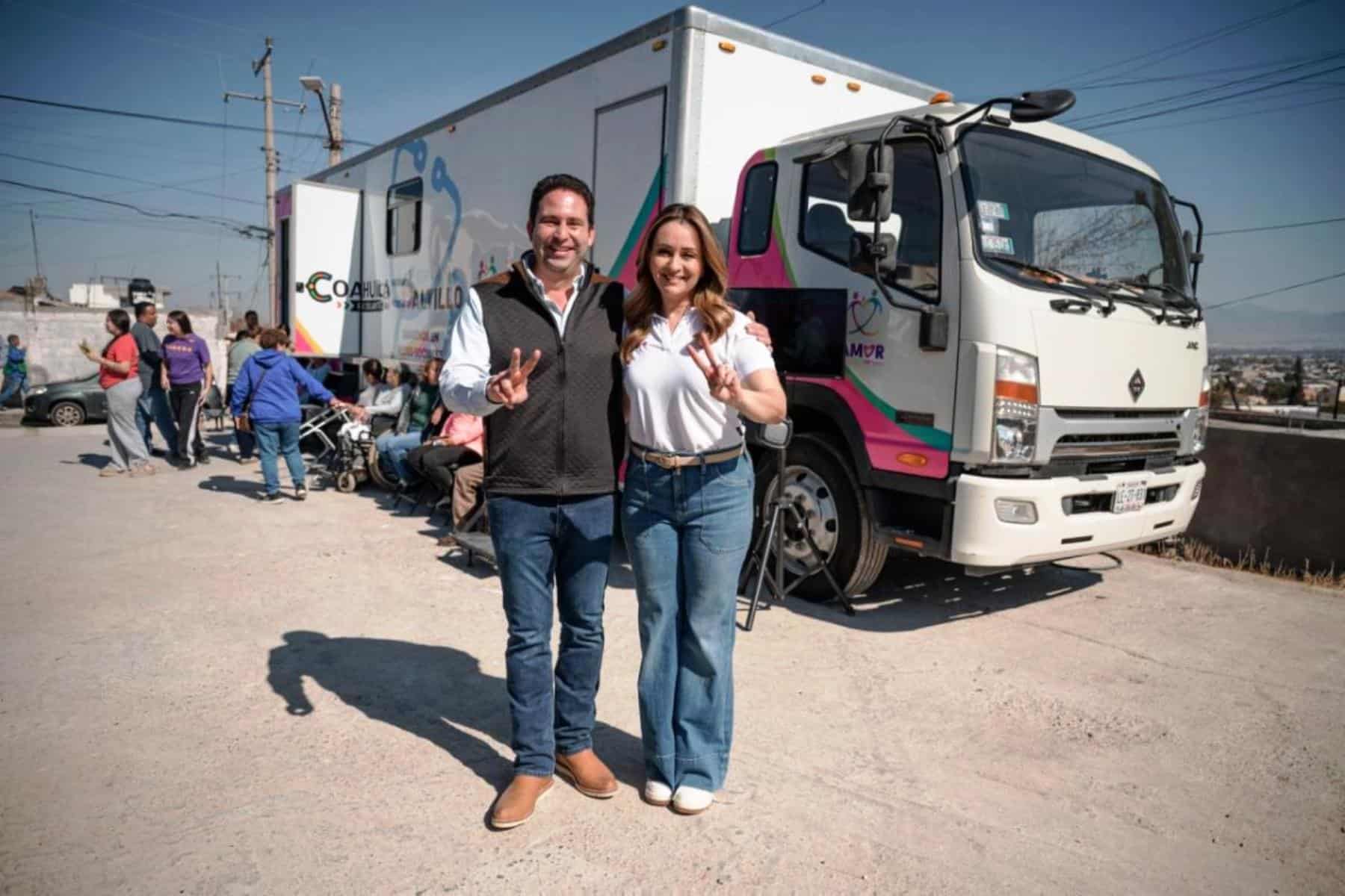 Alcalde y presidenta lideran brigada 100 de Amor en Movimiento en Saltillo