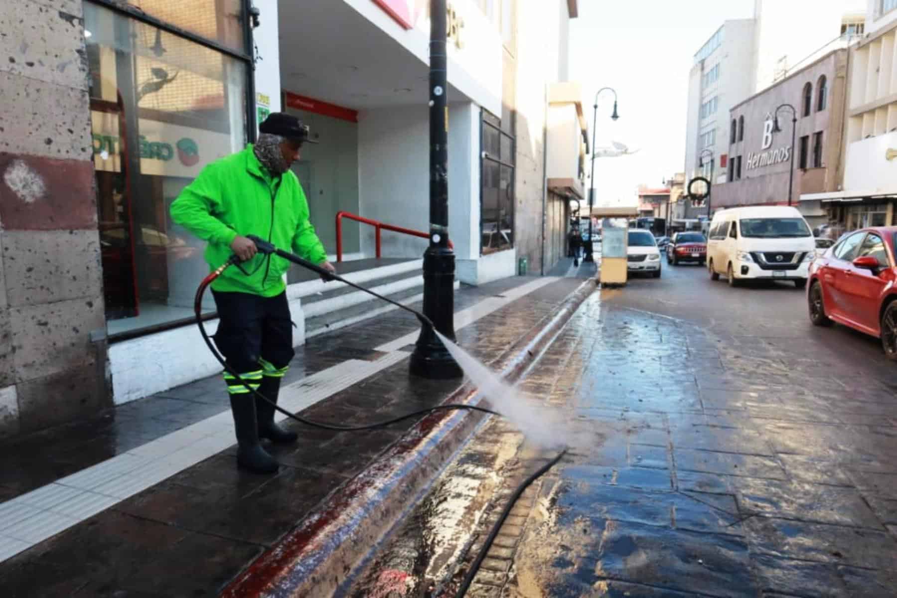 Limpieza profunda en Centro Hist&oacute;rico de Saltillo