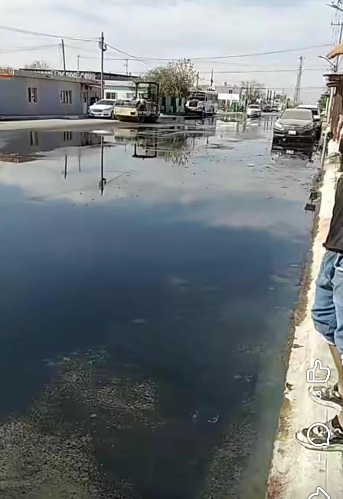 Colapso de drenaje afecta a vecinos de Monclova: piden soluci&oacute;n