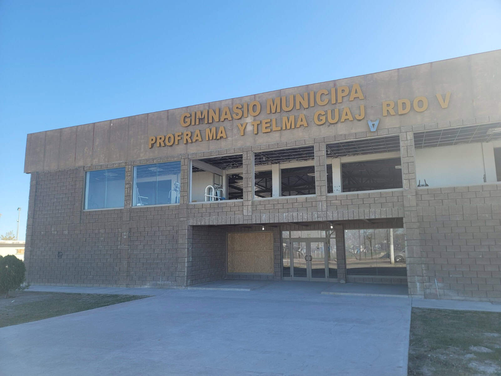 Sigue cerrado gimnasio tras tormenta en Zaragoza