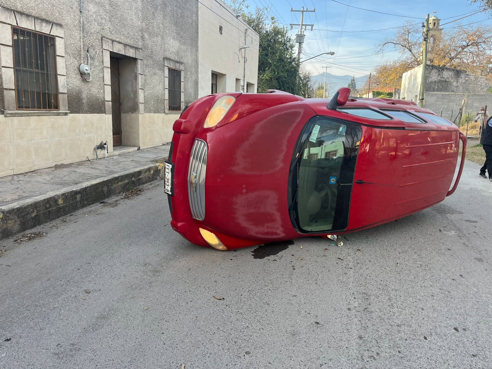 Emilio N sufre volcadura en Melchor M&uacute;zquiz y se niega a atenci&oacute;n m&eacute;dica