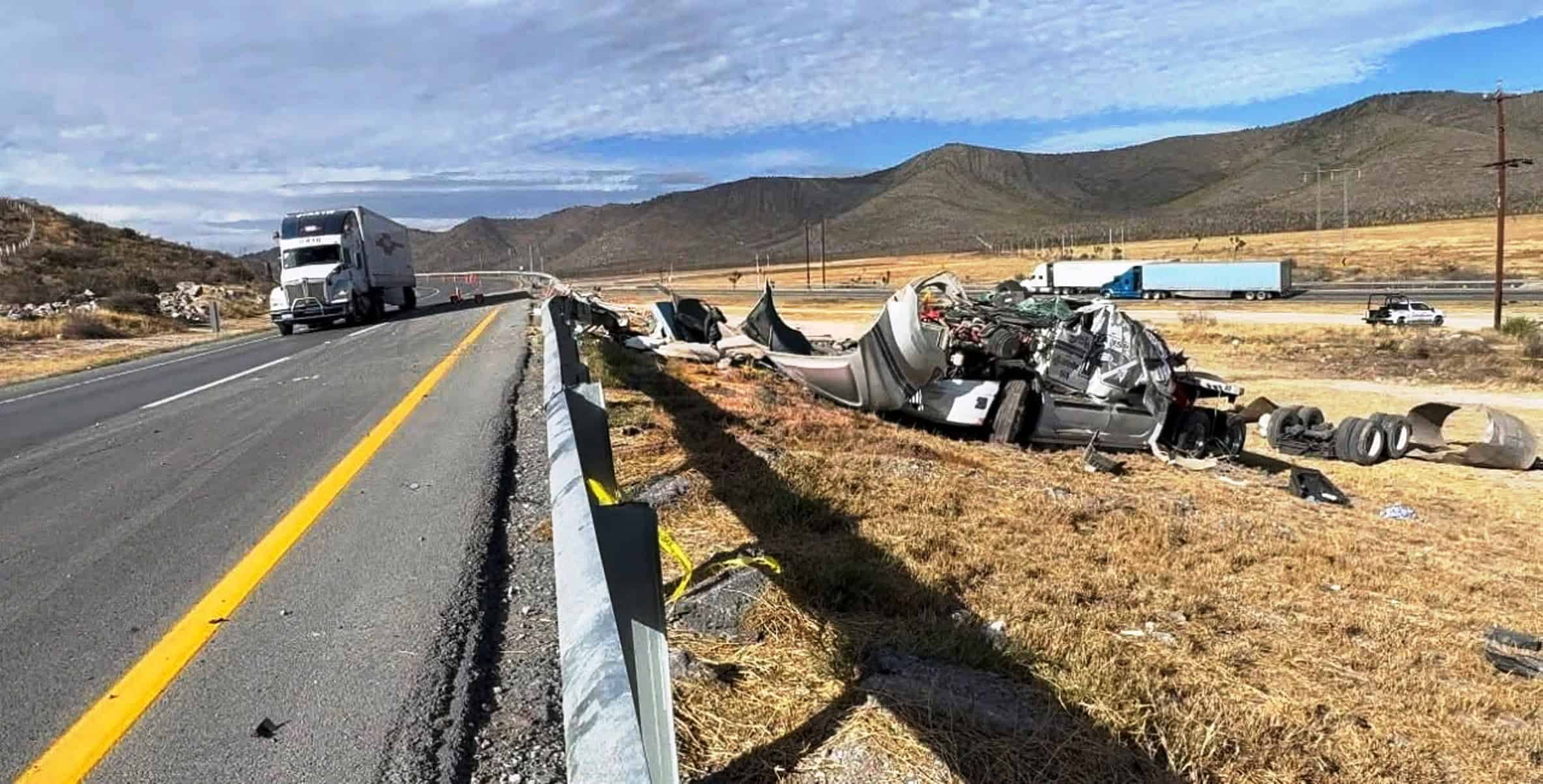 Tractocami&oacute;n pierde control y causa tragedia en carretera federal 57