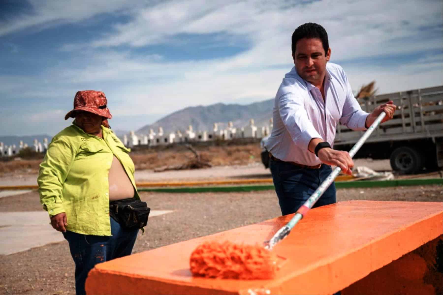 Alcalde Javier D&iacute;az atiende peticiones de vecinos en Santa Cristina