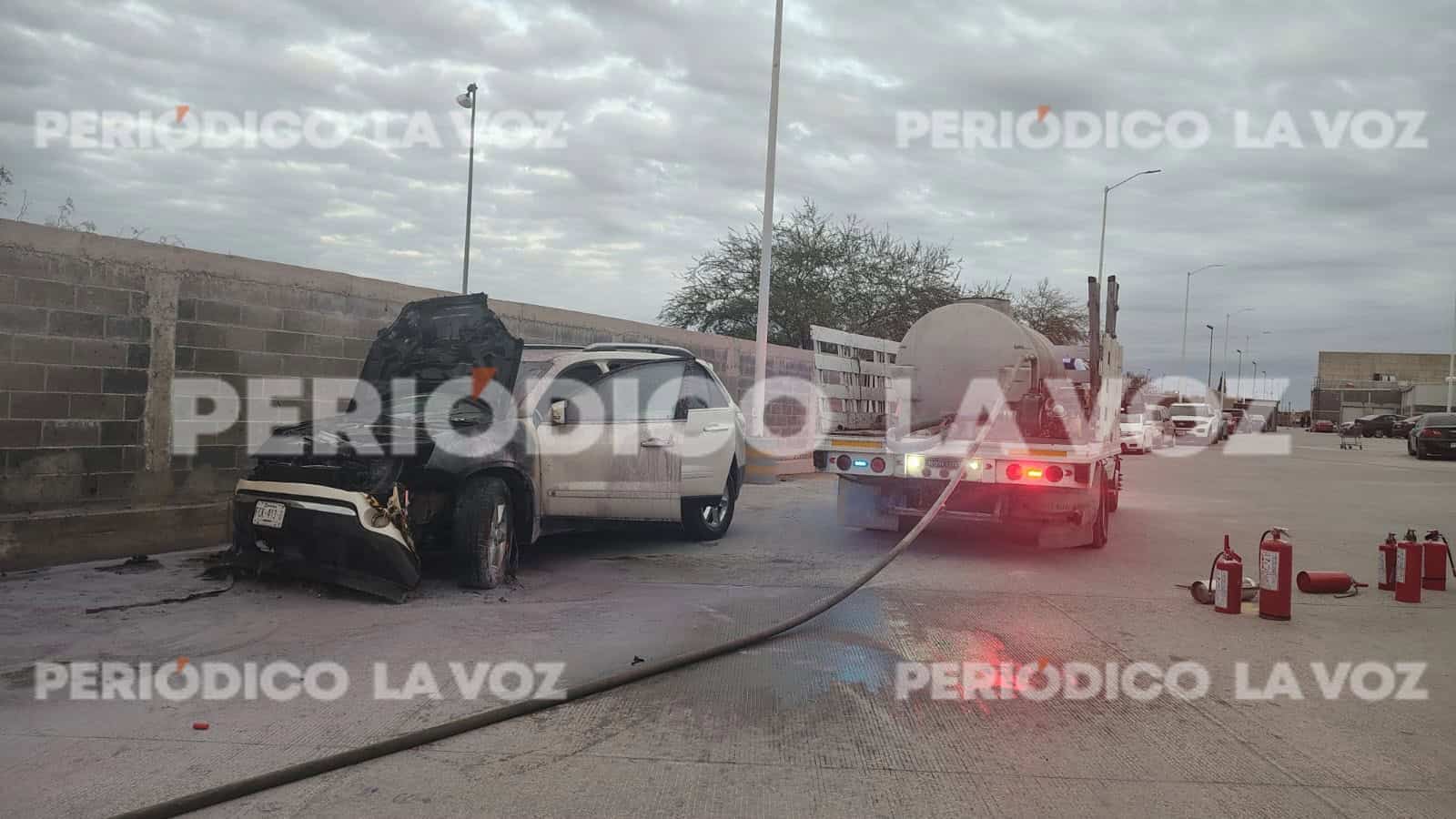 Heroico Cuerpo de Bomberos controla incendio en Monclova