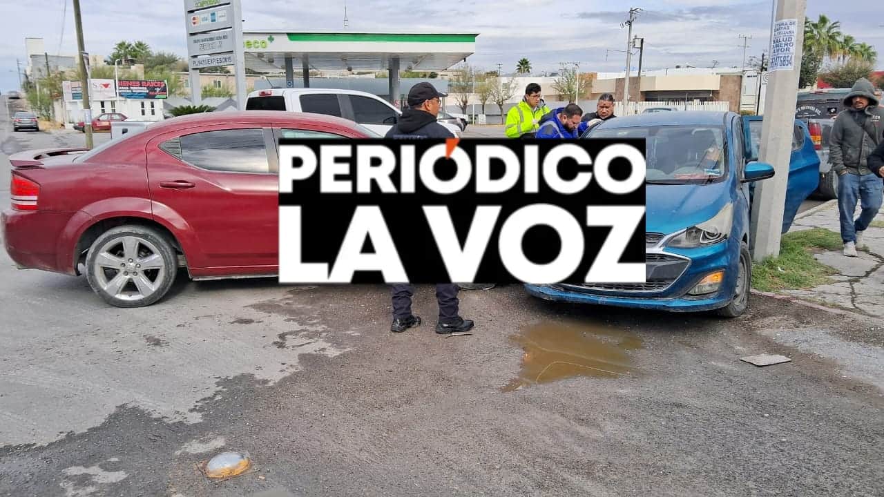 Prensa auto contra poste