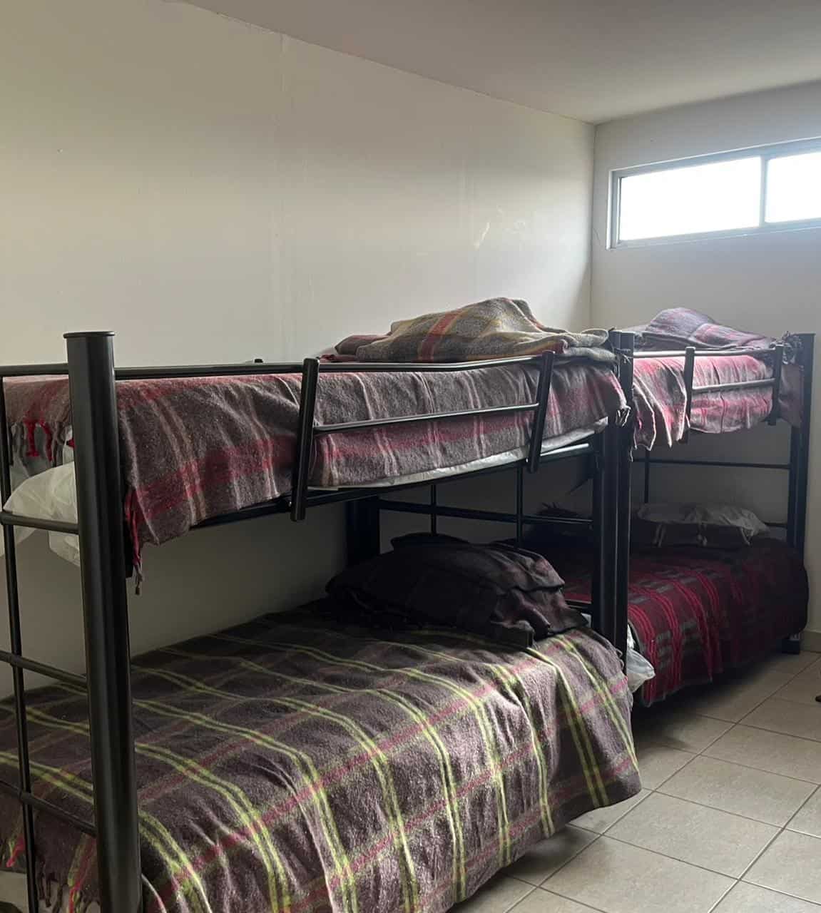 Abraham Palacios atiende a personas en situaci&oacute;n de calle en Frontera