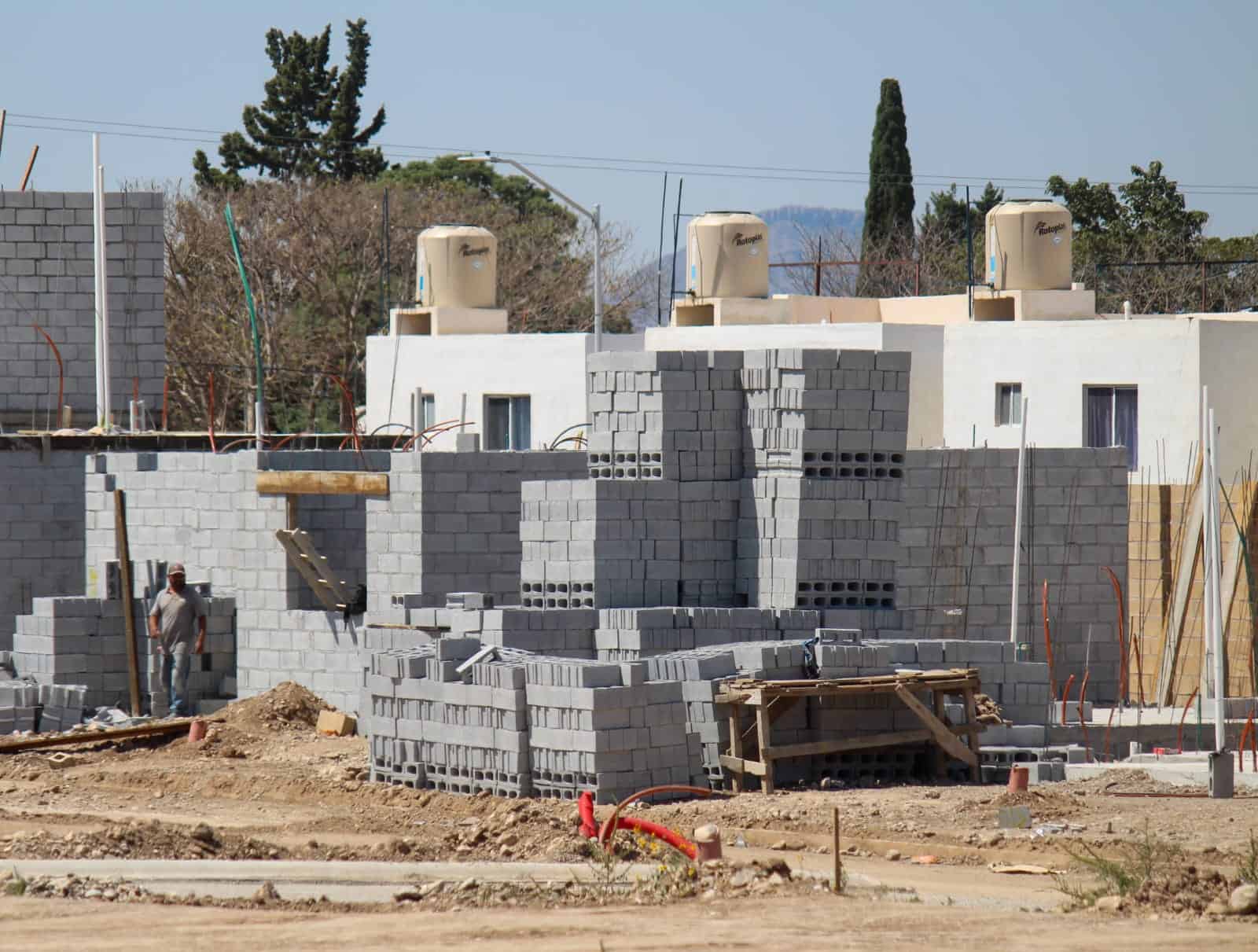 Eugenio Williamson advierte sobre aumento en costos de construcci&oacute;n en Coahuila