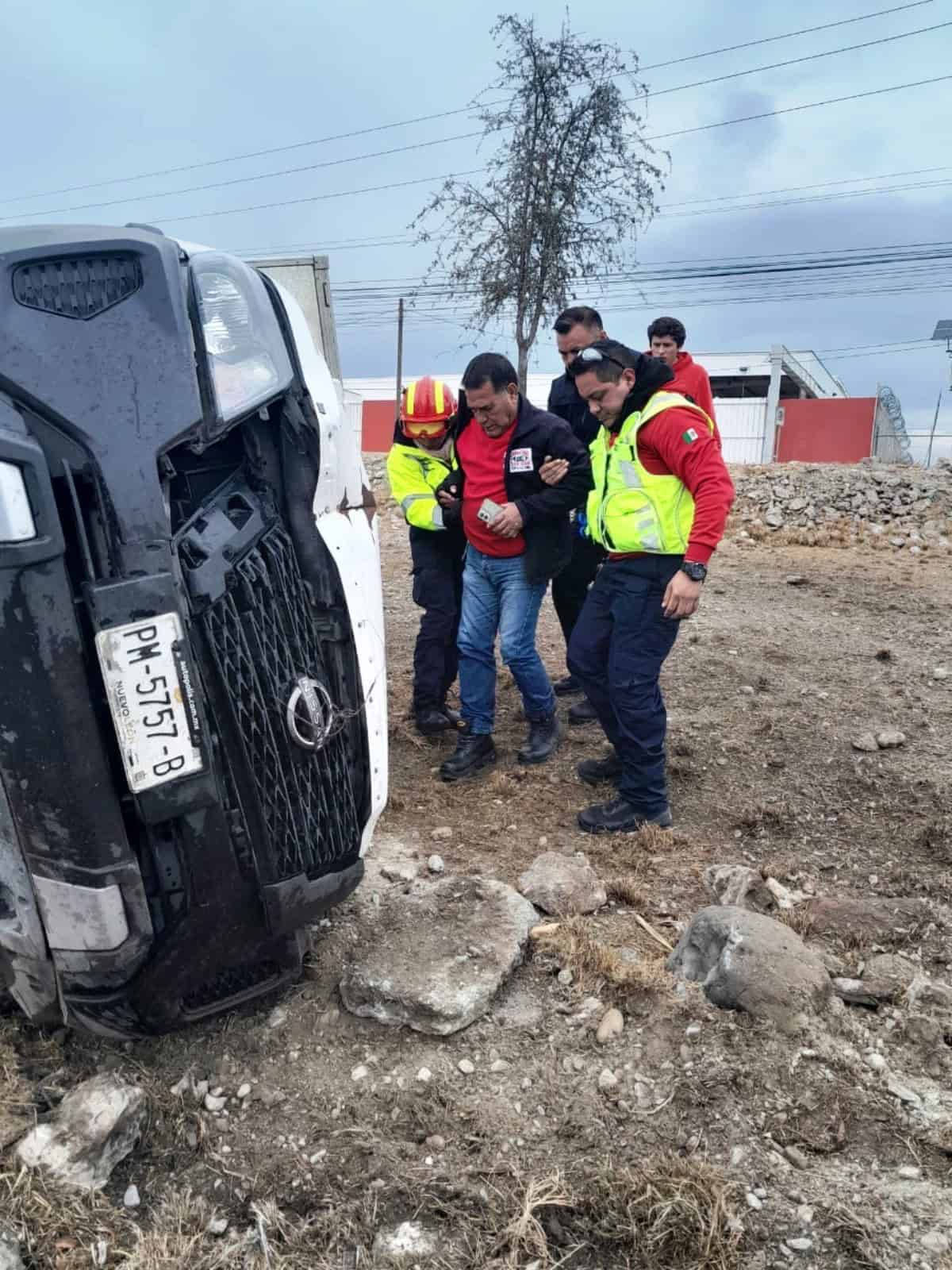 Accidente automovil&iacute;stico en Ramos Arizpe: camioneta derriba luminaria