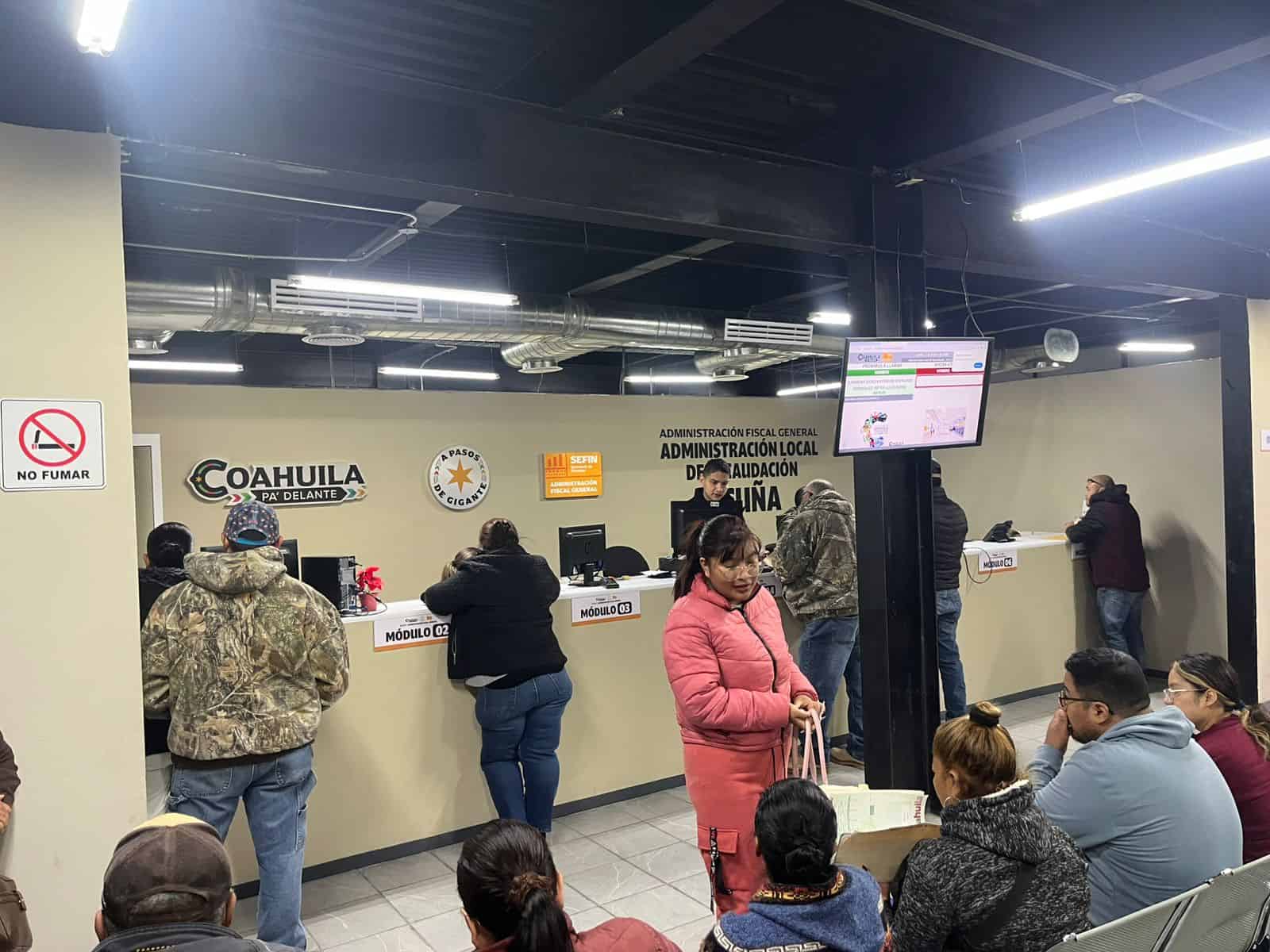 Incrementa afluencia en Recaudaci&oacute;n de Rentas por tr&aacute;mites vehiculares en Ciudad Acu&ntilde;a